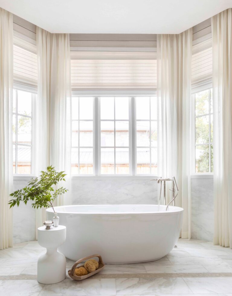 Bathroom Window Treatments That Resist Gloucester County Humidity